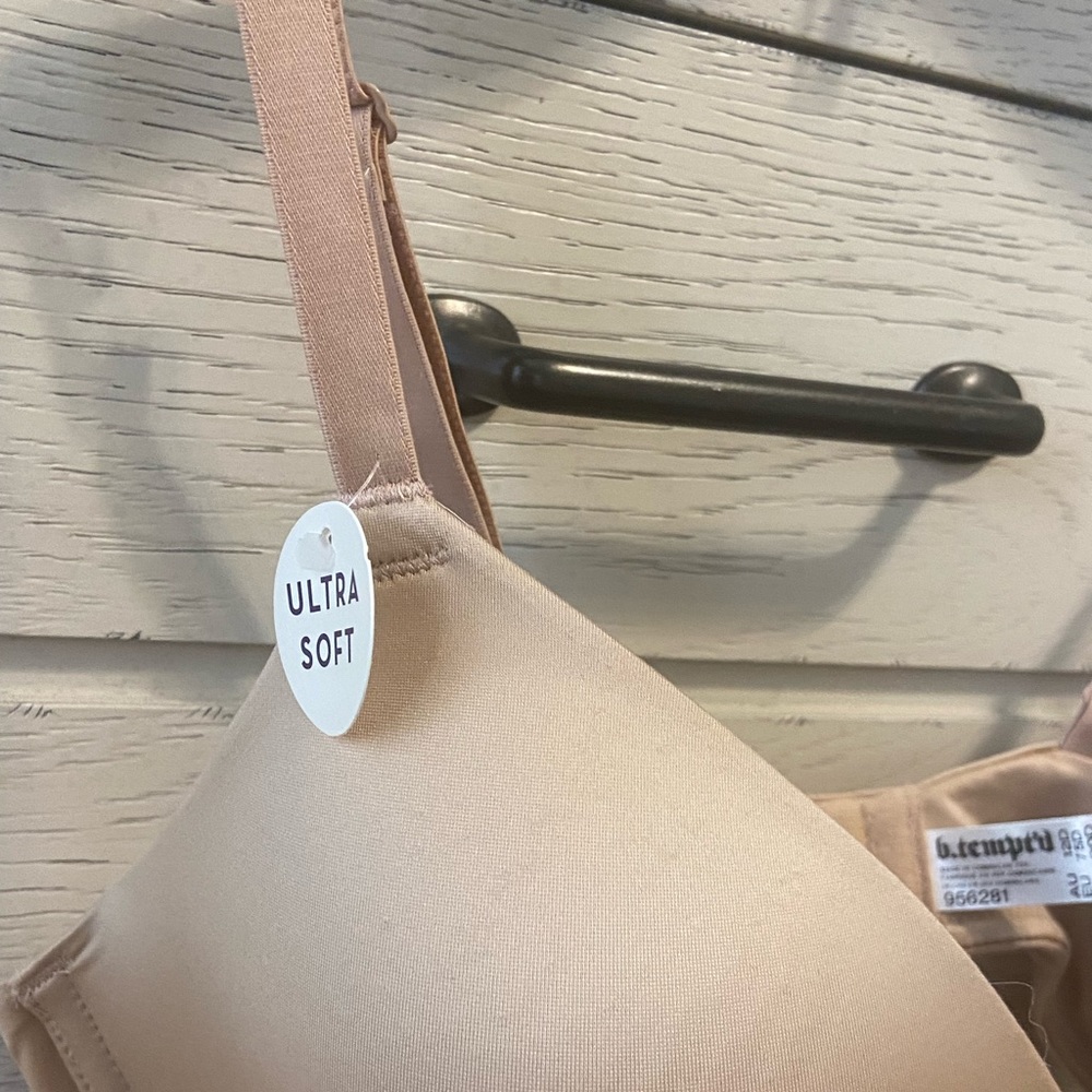 Lot of 5 bras. All sized 32D. Most have only been worn 1X. One still has tags on